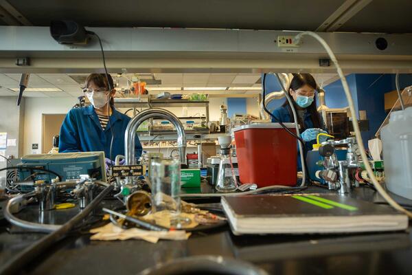 students in Zacharia Lab